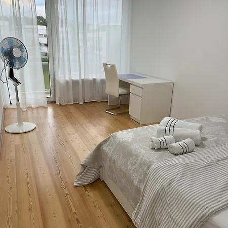 Apartment Sunny With Pool Access München