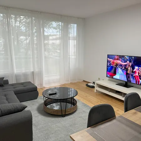 Sunny With Pool Access Apartment *